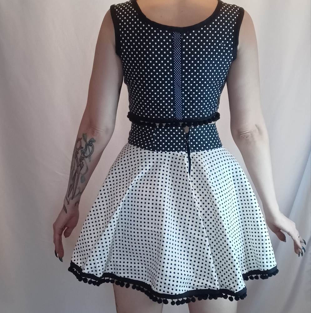 Black & White Polkadot Twin Set. - Picture 4 of 6
